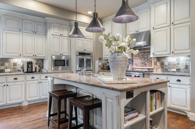 640 Clearwater Drive, Irving, TX 75039