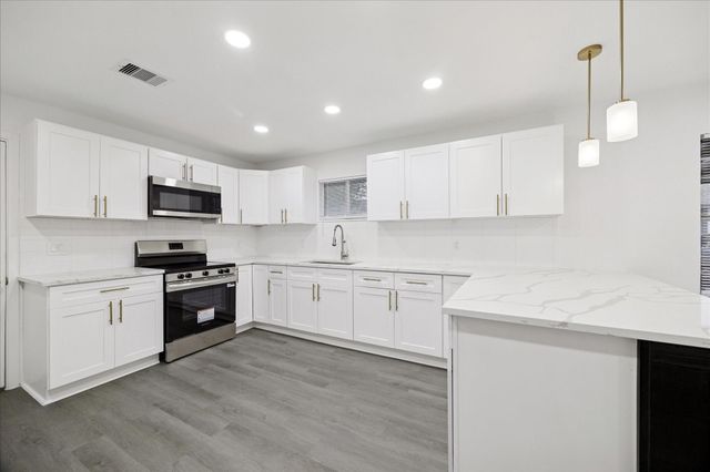 1500 Harvard Street, Baytown, TX 77520