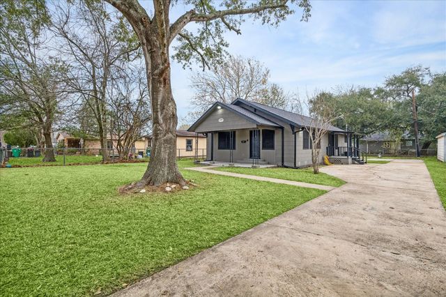 1500 Harvard Street, Baytown, TX 77520