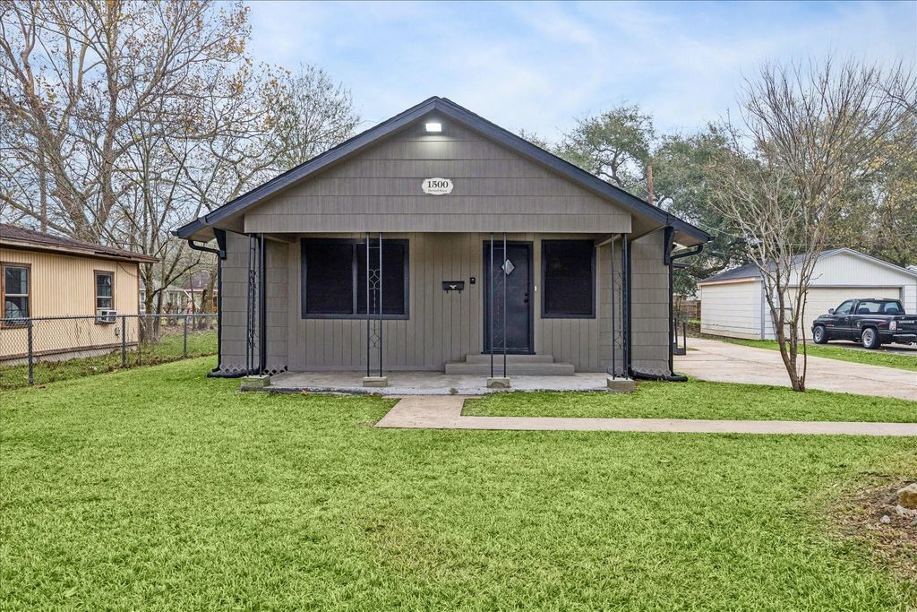 1500 Harvard Street, Baytown, TX 77520