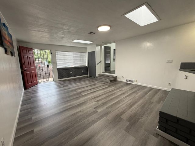 2201 Edgewater Rd, Sacramento, CA 95815