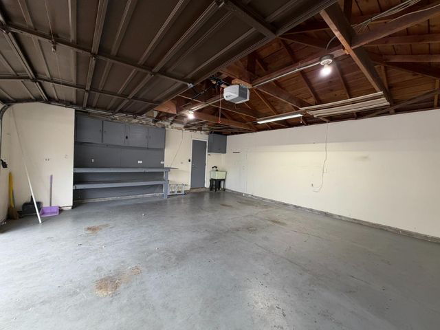 2201 Edgewater Rd, Sacramento, CA 95815