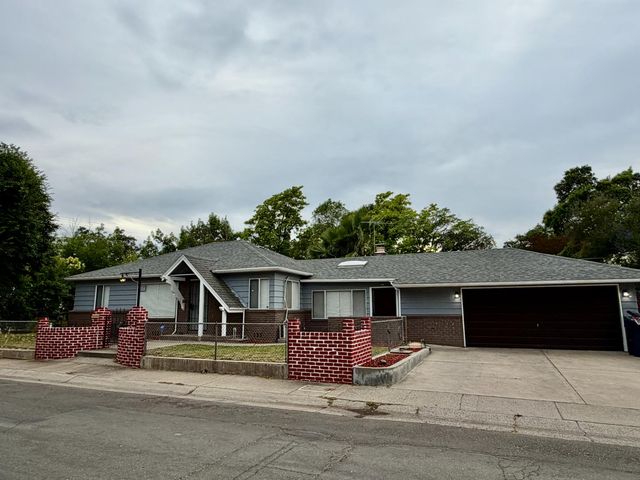 2201 Edgewater Rd, Sacramento, CA 95815