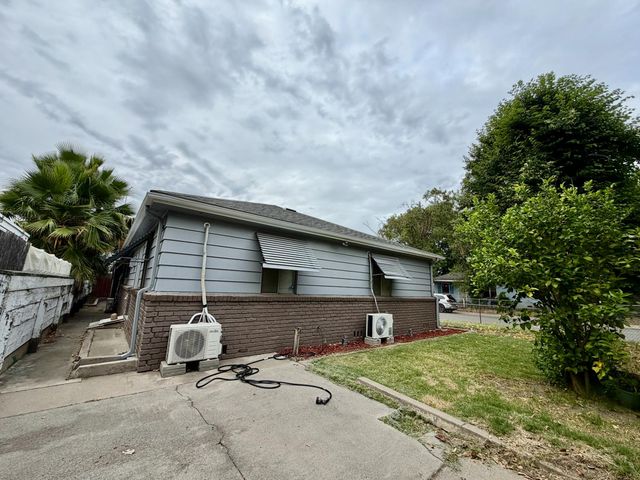 2201 Edgewater Rd, Sacramento, CA 95815
