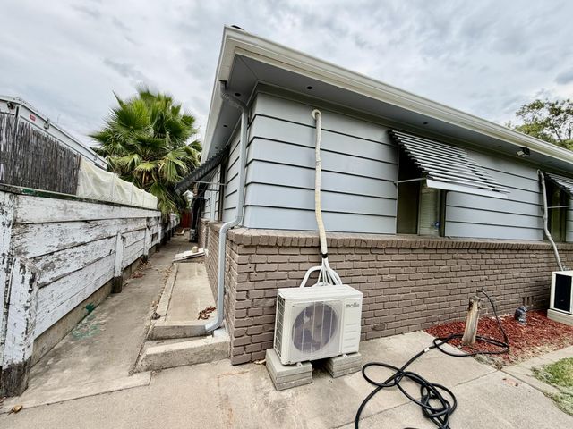 2201 Edgewater Rd, Sacramento, CA 95815