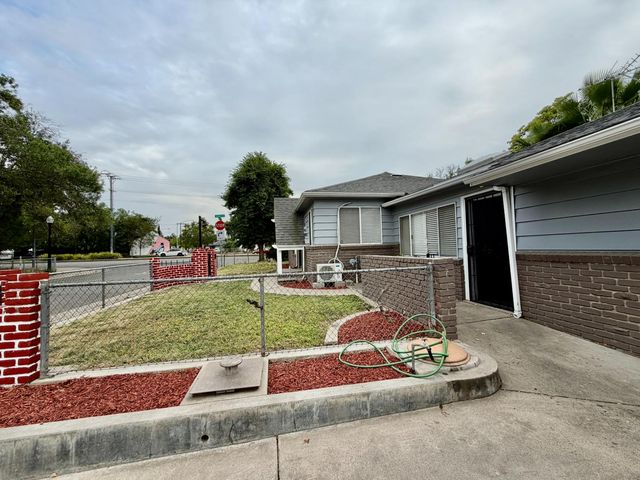 2201 Edgewater Rd, Sacramento, CA 95815