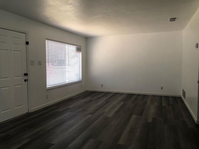 2201 Edgewater Rd, Sacramento, CA 95815
