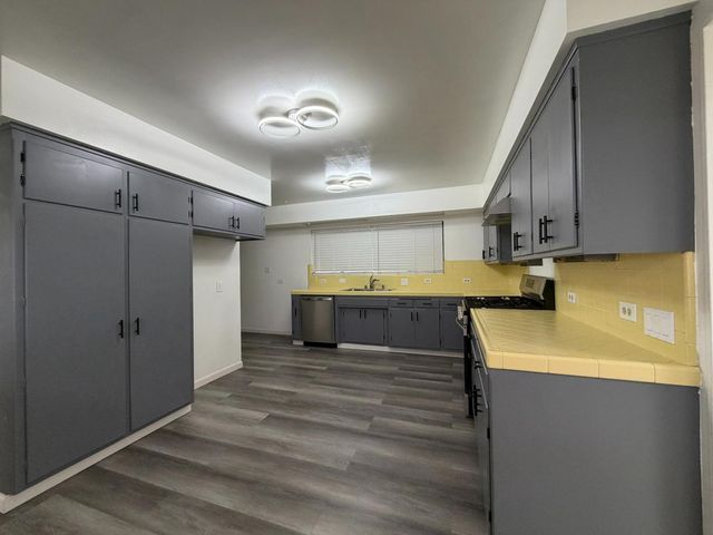 2201 Edgewater Rd, Sacramento, CA 95815