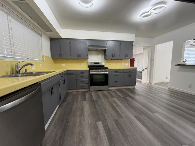 2201 Edgewater Rd, Sacramento, CA 95815