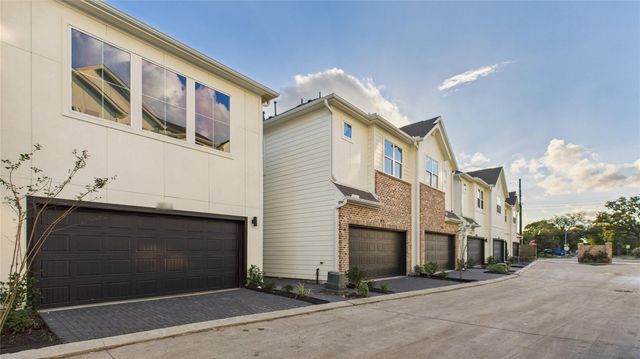 3913 Willowbend Point, Houston, TX 77025