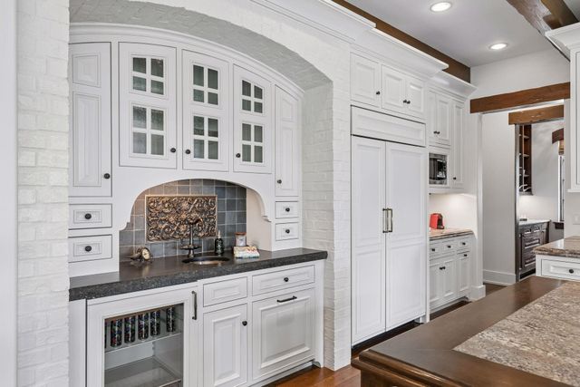 465 Spring Hill Road, Wayzata, MN 55391