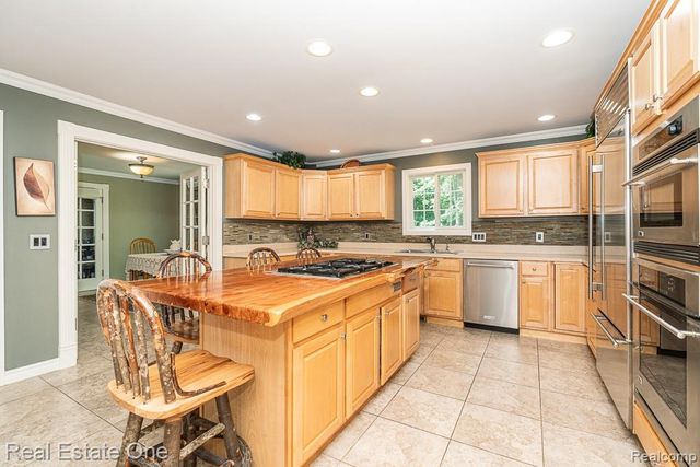 2691 Fox Cove, Addison Township, MI 48370