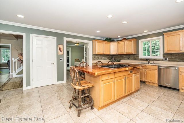 2691 Fox Cove, Addison Township, MI 48370