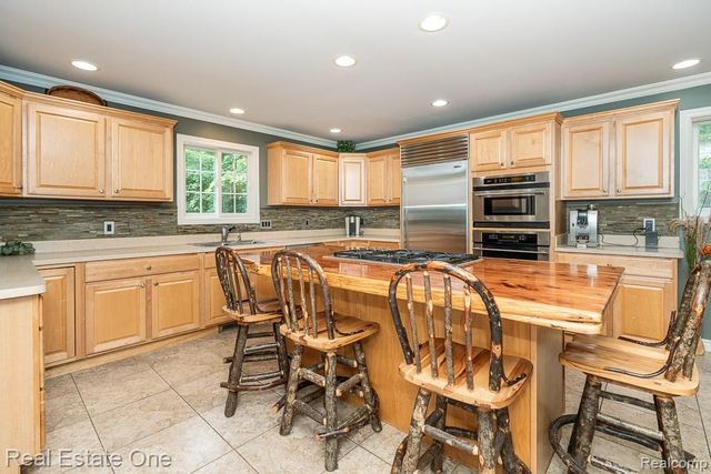 2691 Fox Cove, Addison Township, MI 48370