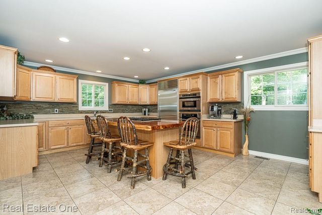 2691 Fox Cove, Addison Township, MI 48370