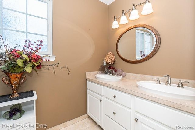 2691 Fox Cove, Addison Township, MI 48370