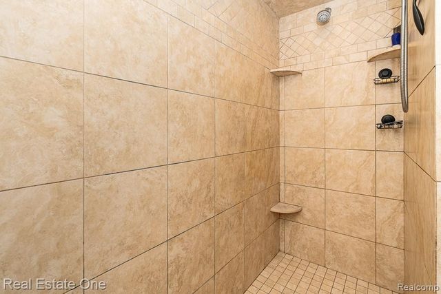 2691 Fox Cove, Addison Township, MI 48370