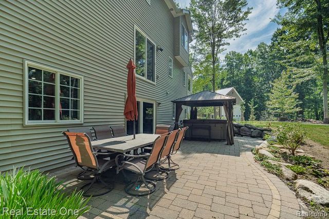2691 Fox Cove, Addison Township, MI 48370
