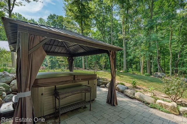 2691 Fox Cove, Addison Township, MI 48370