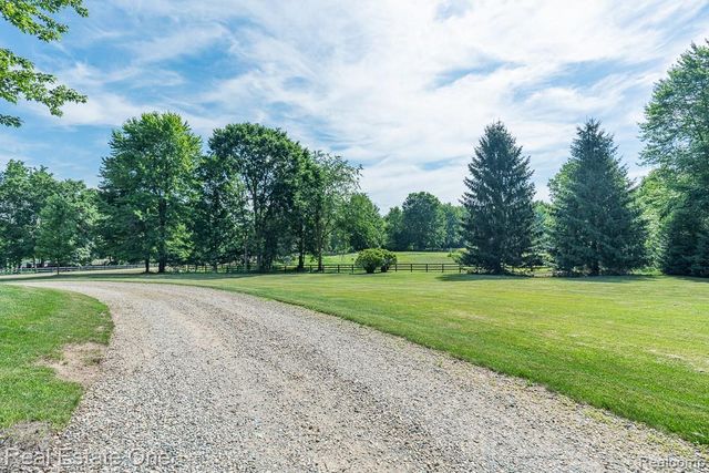 2691 Fox Cove, Addison Township, MI 48370