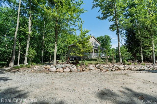 2691 Fox Cove, Addison Township, MI 48370
