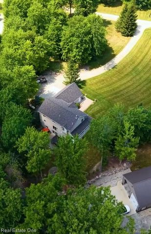 2691 Fox Cove, Addison Township, MI 48370