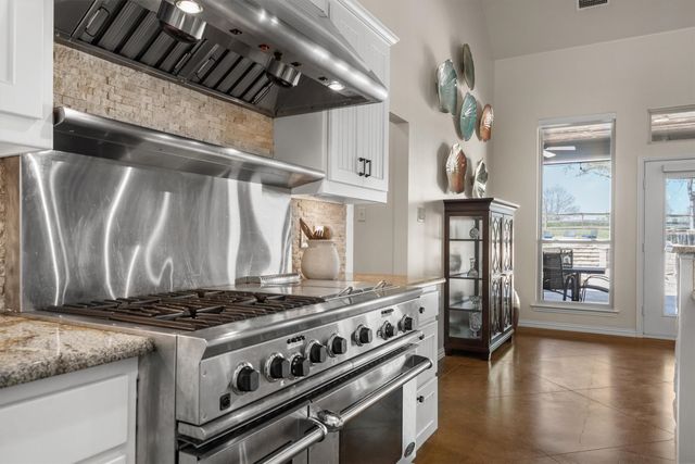 2431 Dr Sanders Road, Aubrey, TX 76227