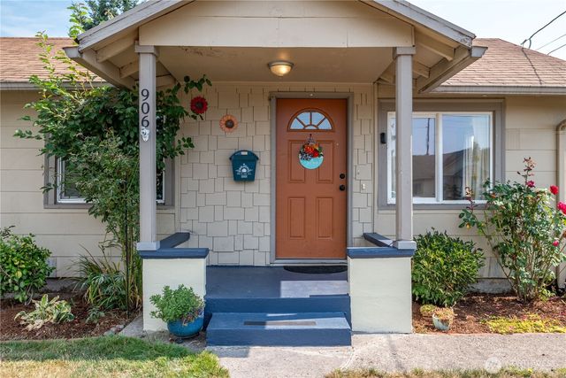 906 S 6th Avenue, Kelso, WA 98626