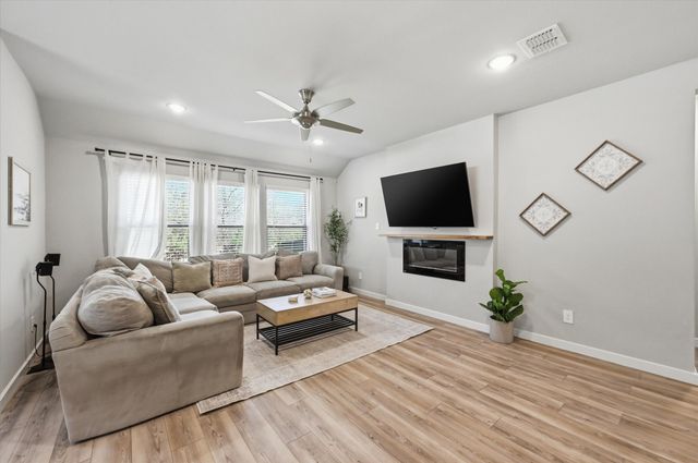 708 Winged Foot Drive, Red Oak, TX 75154