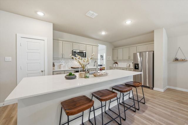 708 Winged Foot Drive, Red Oak, TX 75154