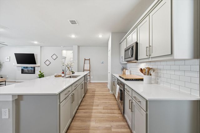 708 Winged Foot Drive, Red Oak, TX 75154