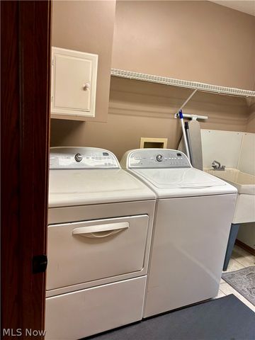 3024 Fallehn Drive, Cortland, OH 44410