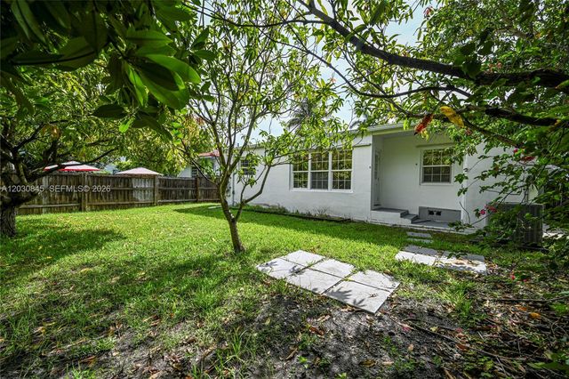 8942 Carlyle Ave, Surfside, FL 33154