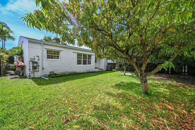 8942 Carlyle Ave, Surfside, FL 33154