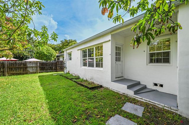 8942 Carlyle Ave, Surfside, FL 33154