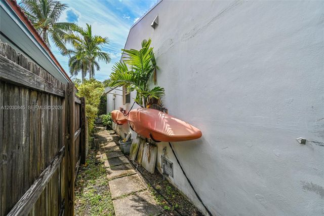 8942 Carlyle Ave, Surfside, FL 33154