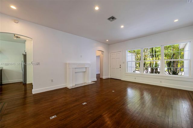 8942 Carlyle Ave, Surfside, FL 33154
