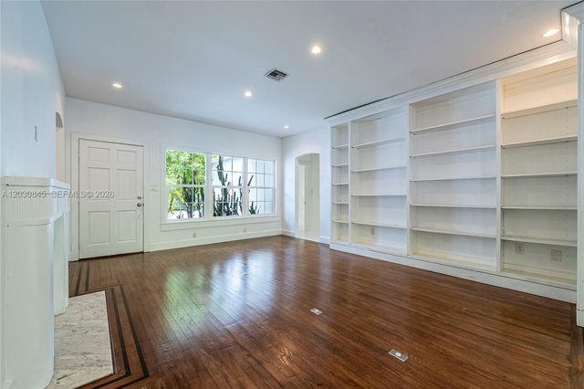 8942 Carlyle Ave, Surfside, FL 33154