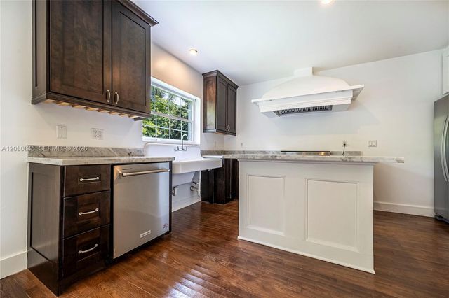 8942 Carlyle Ave, Surfside, FL 33154