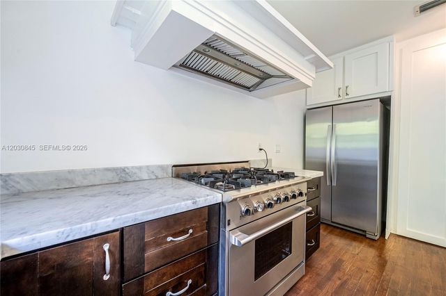 8942 Carlyle Ave, Surfside, FL 33154
