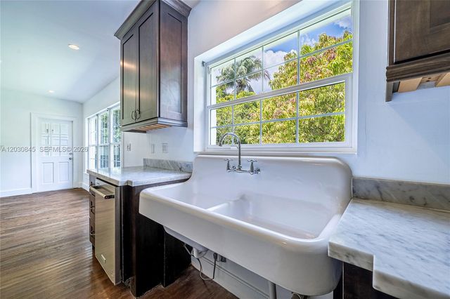 8942 Carlyle Ave, Surfside, FL 33154