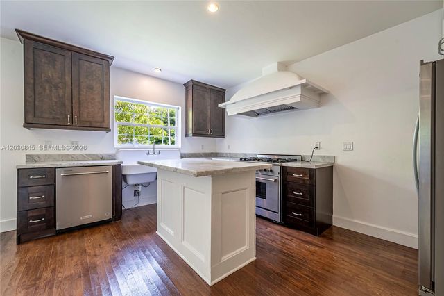 8942 Carlyle Ave, Surfside, FL 33154