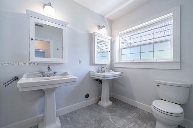 8942 Carlyle Ave, Surfside, FL 33154