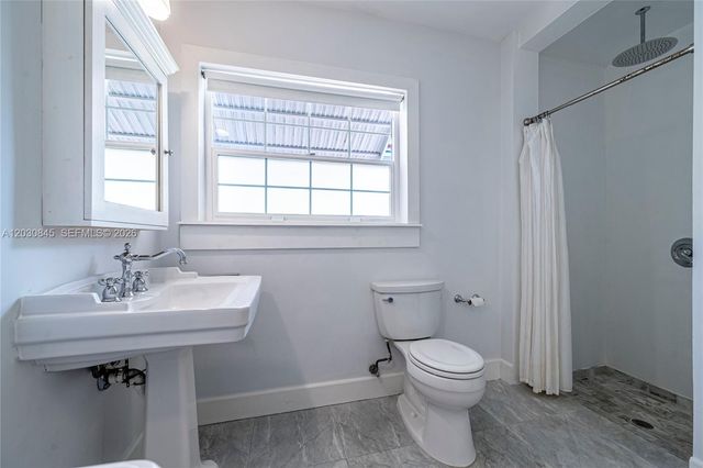 8942 Carlyle Ave, Surfside, FL 33154