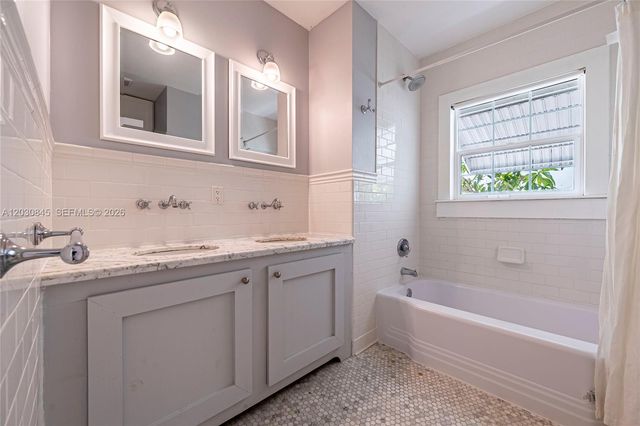 8942 Carlyle Ave, Surfside, FL 33154