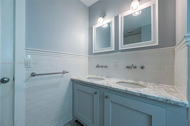 8942 Carlyle Ave, Surfside, FL 33154