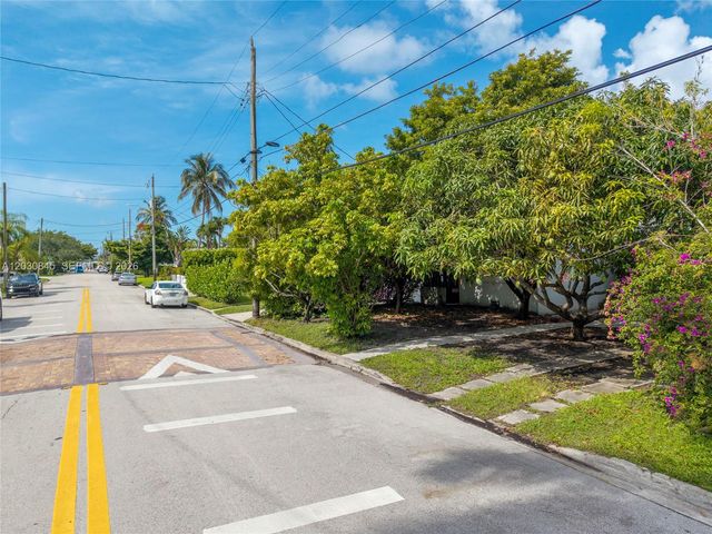 8942 Carlyle Ave, Surfside, FL 33154