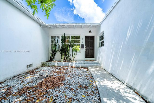 8942 Carlyle Ave, Surfside, FL 33154