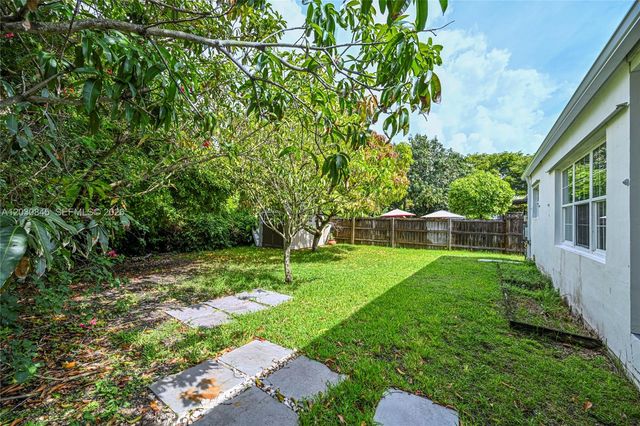 8942 Carlyle Ave, Surfside, FL 33154