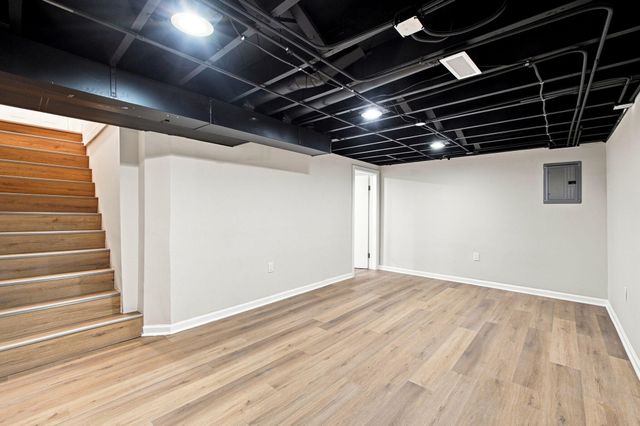 321 W 57th Avenue, Merrillville, IN 46410